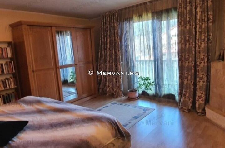 Casă de vânzare în Sinaia anunturi imobiliare Prahova