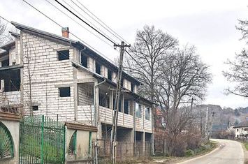 Vilă - 10 camere de vanzare DOMNESTI - Arges anunturi imobiliare Arges