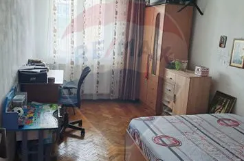 Apartament cu 3 camere de vânzare Str.Ciocarliei/Cartier Traian anunturi imobiliare Valcea