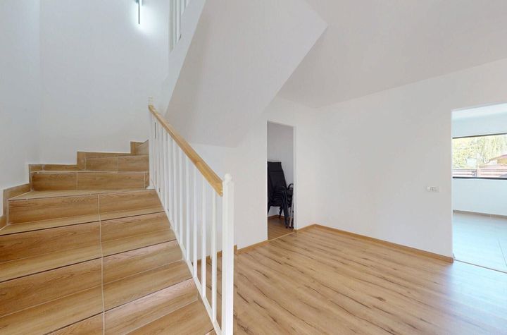 Duplex întreg cu Panouri Solare! Cu 2 intrari! anunturi imobiliare Bucuresti