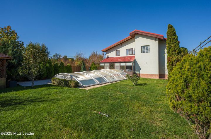 Snagov - Nufarului, Casa 254 mp cu piscina, sauna si semineu anunturi imobiliare Bucuresti