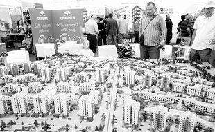 Cine va castiga lupta pe preturile apartamentelor care blocheaza piata de aproape doi ani