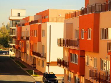 Investitor grec cumpără 28 de apartamente într-un cartier bucureştean, printre puţinele tranzacţii speculative din ultimii trei ani