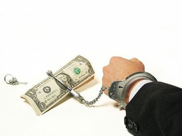 Poţi pierde casa şi dacă ai restanţe la creditul de nevoi personale