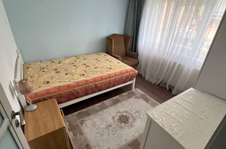Apartament 3 camere de vanzare SCRIITORILOR - Brasov anunturi imobiliare Brasov