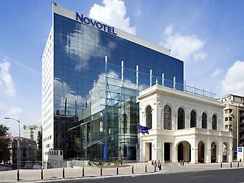 Creteanu a demolat sediul postei din spatele hotelului Novotel pentru a face un turn de birouri cu 12-14 etaje
