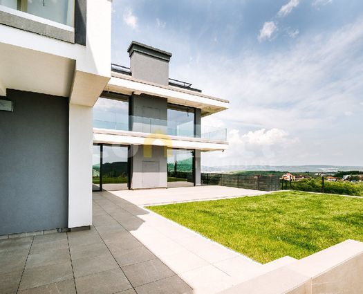 Vilă 5 cam Cluj-Napoca, 693 mp, P+2