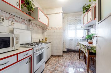 Apartament cu 4 camere decomandat, cu vedere panoramica. Zona Garii anunturi imobiliare Arad