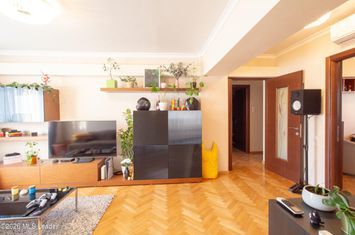 La UNIVERSITATE - apartament cu 4 Camere in inima orasului anunturi imobiliare Bucuresti