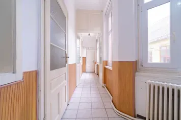 Apartament la casă, ultracentral– intimitate, curte proprie și garaj anunturi imobiliare Arad