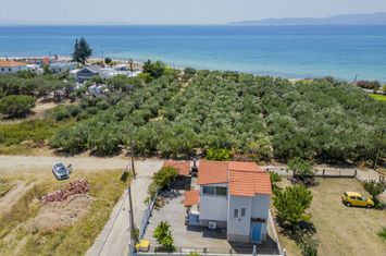 Casă cu 2 nivele, 74,5 mp, la 125 m de mare anunturi imobiliare Grecia