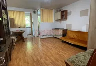49.999 €, Garsonieră