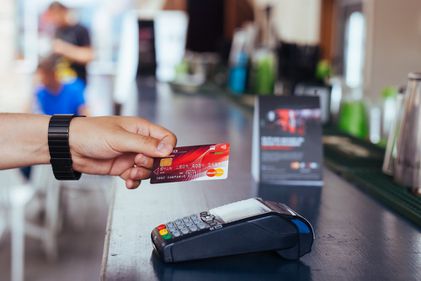 MasterCard prezintă o nouă metodă de plată ce le oferă mai multă flexibilitate și control deținătorilor de carduri