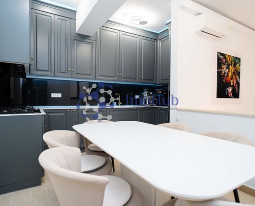 Apartament 3 camere Palat, 220 mp
