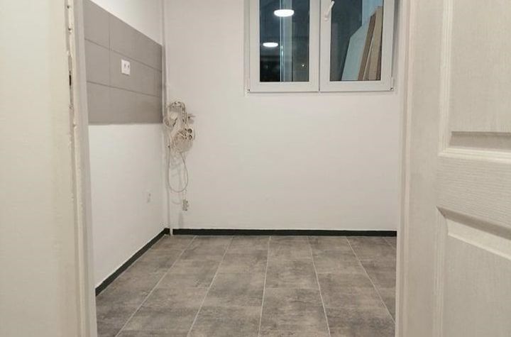 Apartament 2 camere de vanzare BASARABIA - Bucuresti anunturi imobiliare Bucuresti