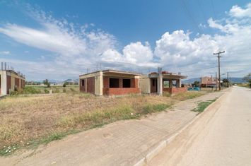 Casă nefinisată 120 mp pe teren 577 mp în Dato anunturi imobiliare Grecia