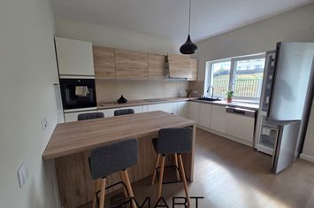 Casă - 5 camere de inchiriat CISNADIE - Sibiu anunturi imobiliare Sibiu