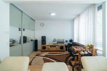 Apartament 2 camere cu lift și cheltuieli mici anunturi imobiliare Arad