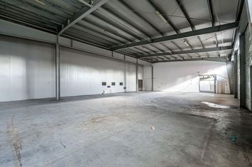 Hală industrială în suprafață de 2744 mp anunturi imobiliare Arad