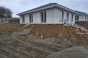 Casa 4 camere la cheie,130 mp,500 mp teren,cartier Unirii anunturi imobiliare Mures
