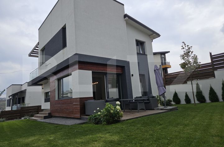 Vilă - 4 camere de vanzare VALEA LUPULUI - Iasi anunturi imobiliare Iasi