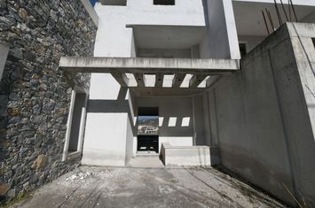 Mezonetă 3 niveluri, 400 mp în Σέρρες anunturi imobiliare Grecia