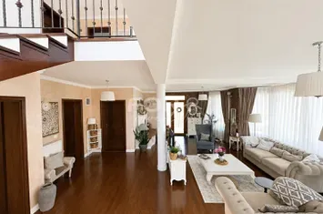 Vilă elegantă cu 6 camere de vânzare în zona Nufarul Oradea anunturi imobiliare Bihor