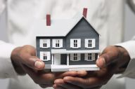 Speranţele cumpărătorilor de apartamente noi stau tot în scăderea profitului dezvoltatorilor