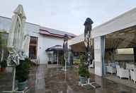 1.500.000 €, Spațiu comercial