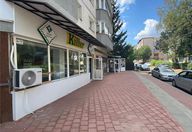 400 €, Spațiu comercial