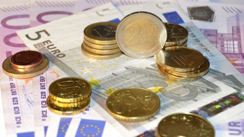 Euro se apropie de minimul acestui an