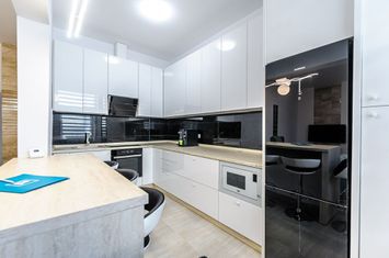 Apartament 3 camere, lux anunturi imobiliare Arad