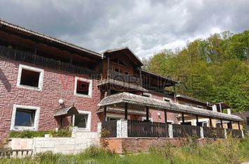 Proprietate turistică | Fost hotel | Teren 8900 mp | Aproape de Dunăre anunturi imobiliare Caras Severin