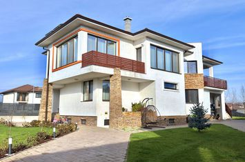 Vilă - 8 camere de vanzare CRISTIAN - Sibiu anunturi imobiliare Sibiu