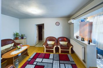Apartament 4 camere de vanzare AUREL VLAICU - Arad anunturi imobiliare Arad