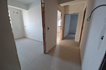 Apartament cu o camera, decomandat, capat CUG in spate la Expo Mobila. anunturi imobiliare Iasi