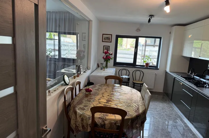 APARTAMENT CU 4 CAMERE SI CURTE PRIVATA, NICOLINA CUG anunturi imobiliare Iasi