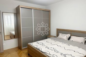 Apartament 3 camere de inchiriat B-dul Magheru Oradea anunturi imobiliare Bihor