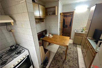Apartament 3 camere de vanzare CENTRAL - Vrancea anunturi imobiliare Vrancea