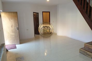 Apartament 3 camere de vanzare CENTRAL - Bihor anunturi imobiliare Bihor