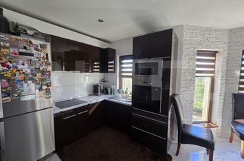 Casă - 4 camere de vanzare CLUJ-NAPOCA - Cluj anunturi imobiliare Cluj