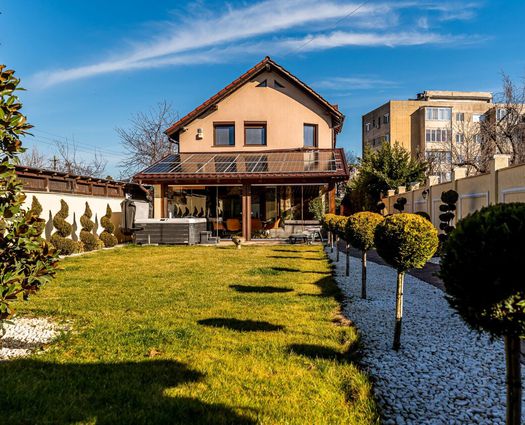 Casă 5 cam Aradul Nou, 210 mp, P+M