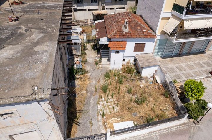 Teren 224 mp cu casă 80 mp în centrul Drama anunturi imobiliare Grecia