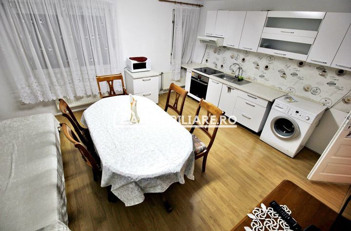 Apartament 3 camere, 100 mp, 1 parcare privată, zona Platou anunturi imobiliare Mures
