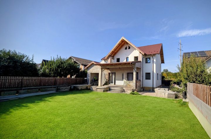 Vilă - 4 camere de vanzare BACAU - Bacau anunturi imobiliare Bacau