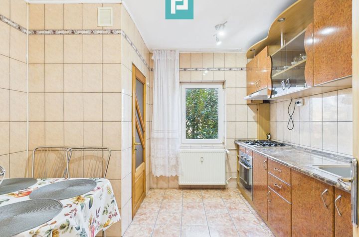 Apartament decomandat cu patru camere de inchiriat anunturi imobiliare Arad