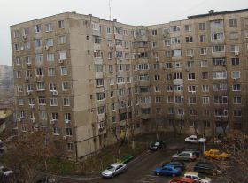 Locuintele restantierilor, scoase la vanzare pe internet