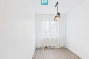 Apartament cu 4 camere în zona Ared Kaufland anunturi imobiliare Arad