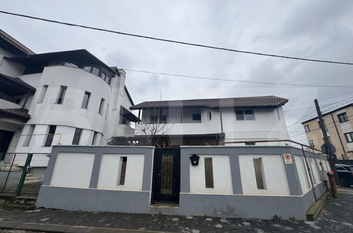 Vilă - 6 camere de vanzare IASI - Iasi anunturi imobiliare Iasi