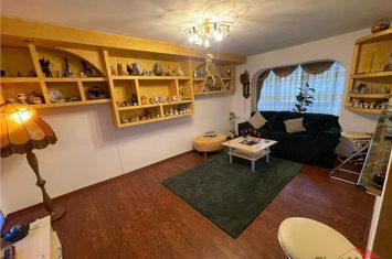 Apartament 3 camere de vanzare EST - Vrancea anunturi imobiliare Vrancea